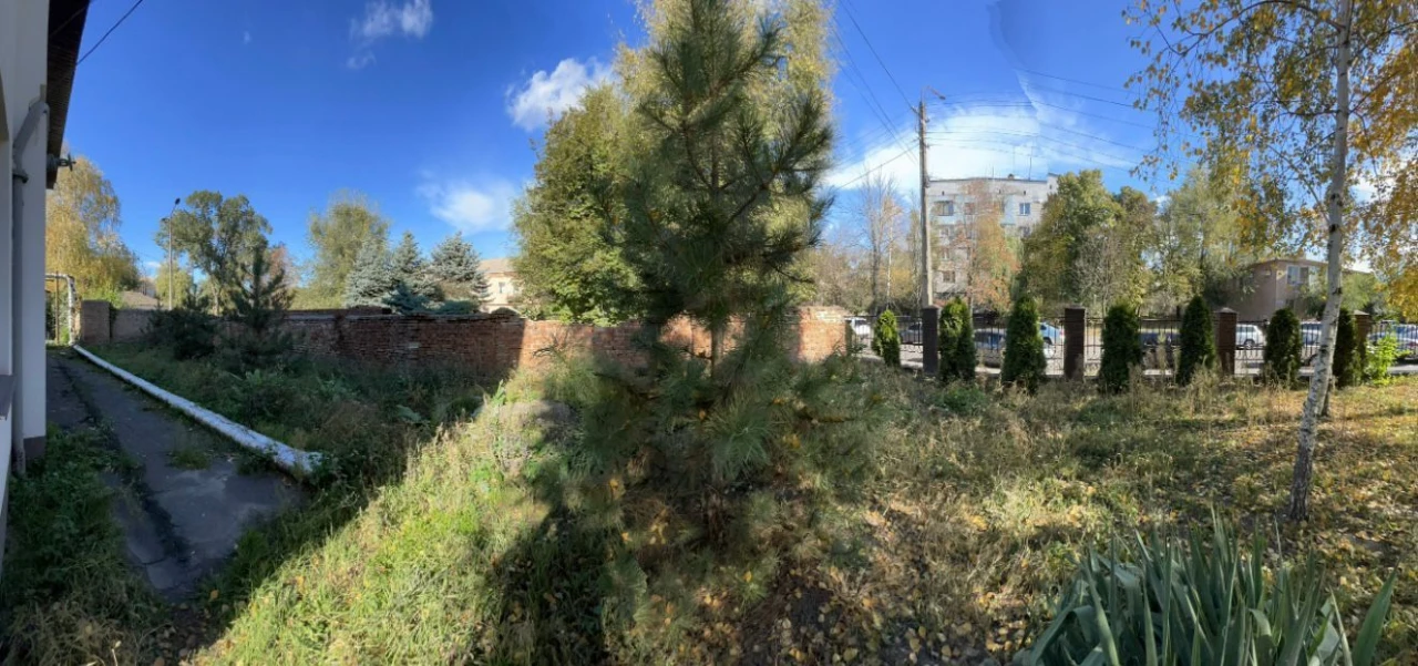 Продаю новый таунхаус у реки в центре