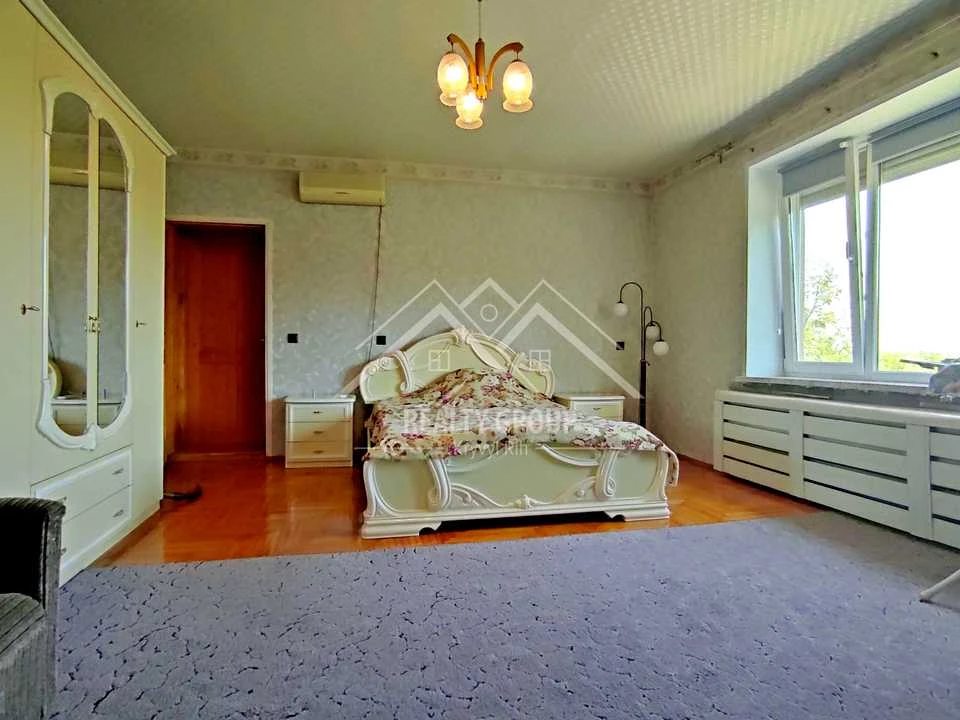 House. Kryvyi Rih, Dosatku str.