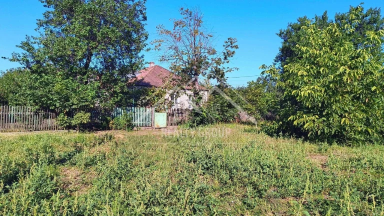 ПРОДАМ будинок по Паровозній 10 сот