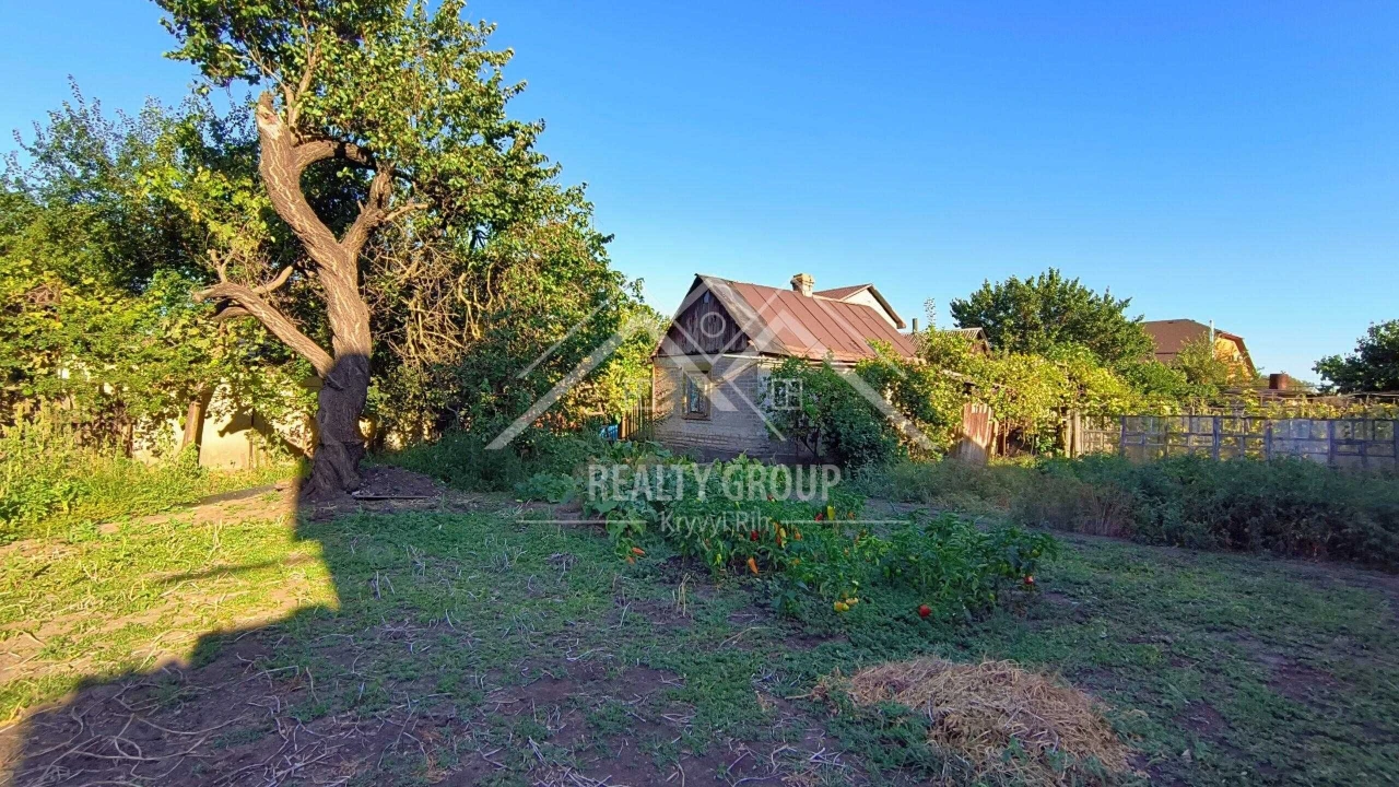 FOR SALE House at 10 Paravozna Street