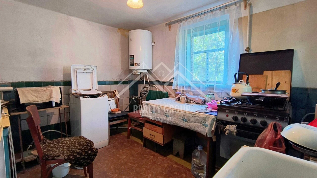 FOR SALE House at 10 Paravozna Street