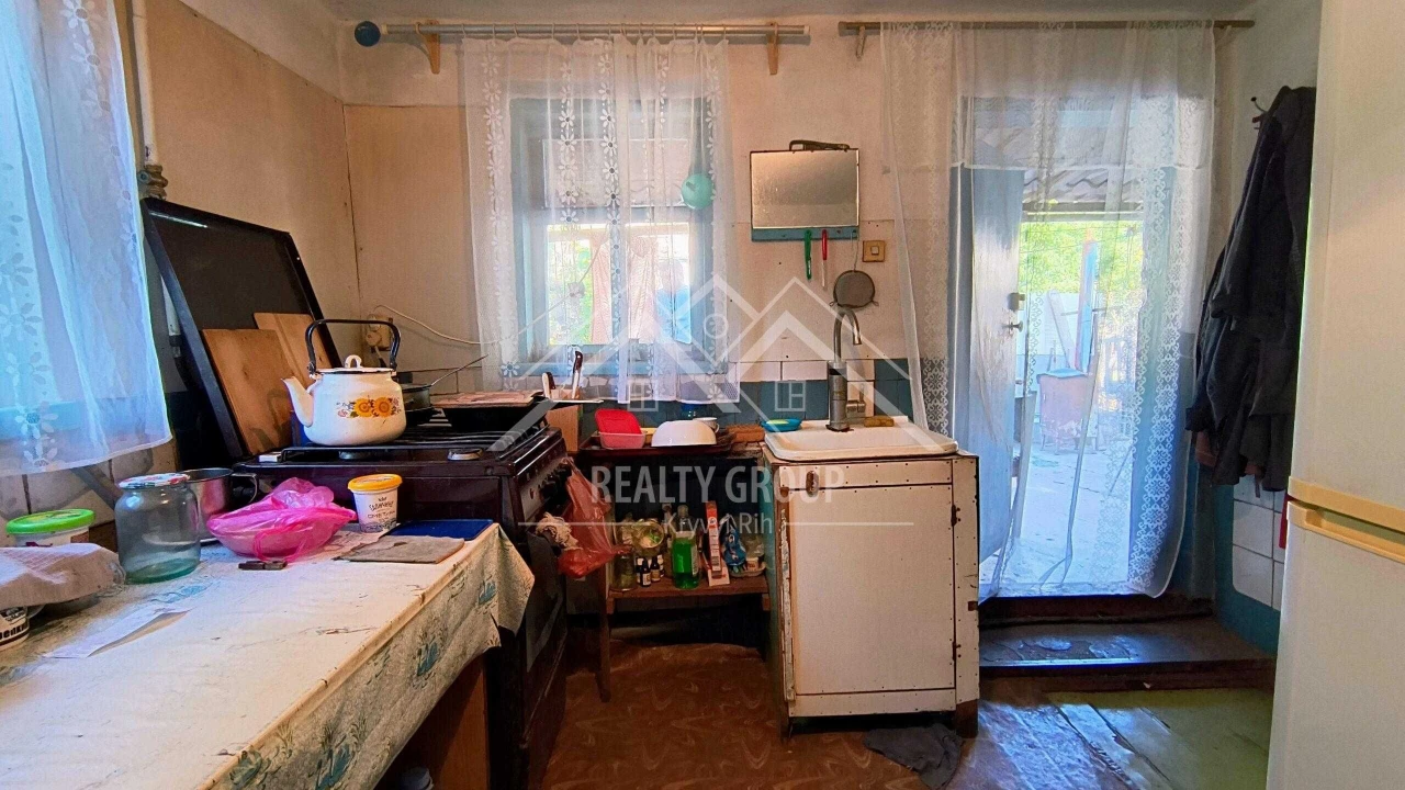 FOR SALE House at 10 Paravozna Street