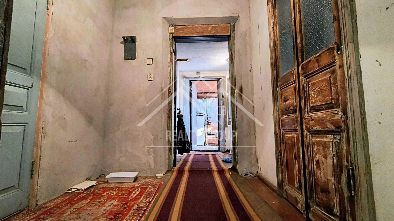 FOR SALE House at 10 Paravozna Street