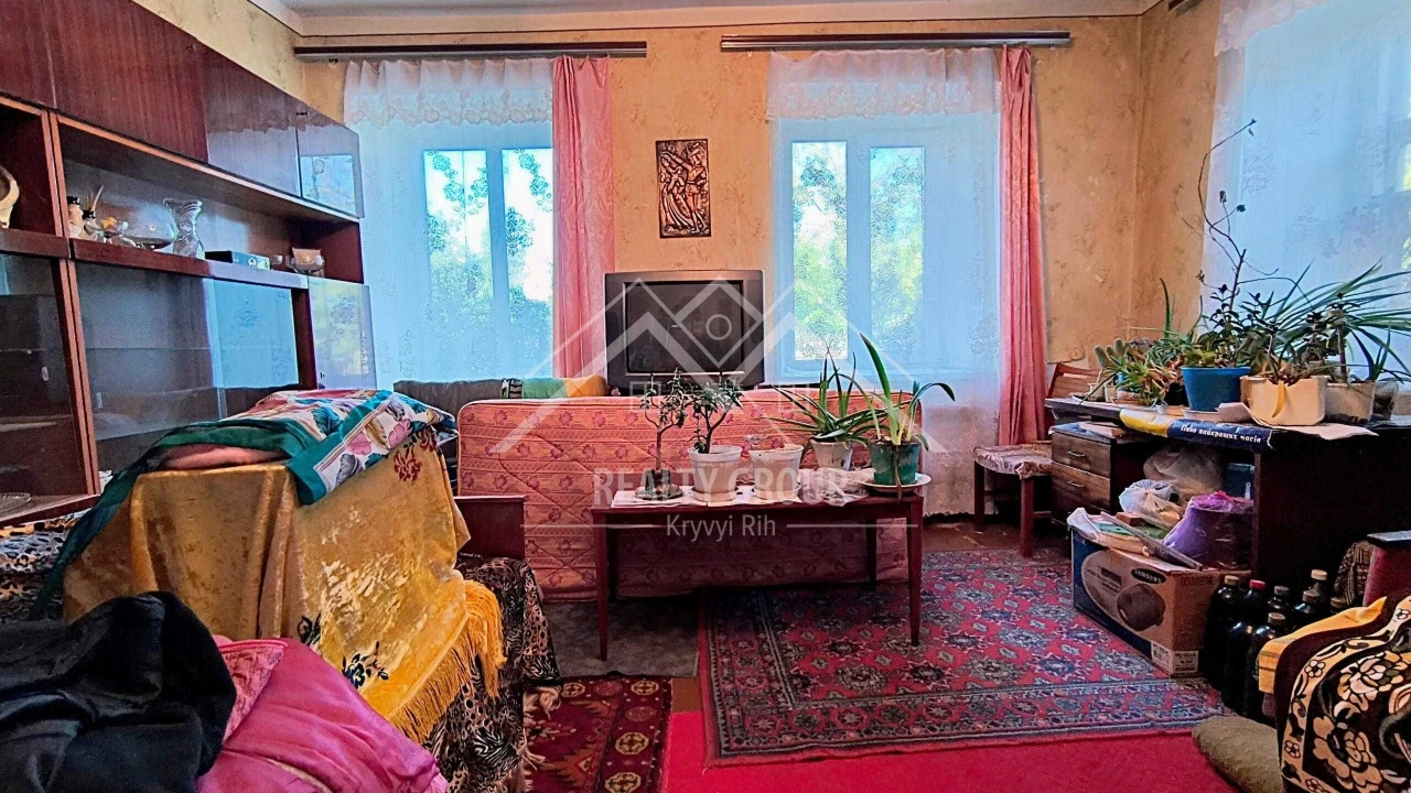 FOR SALE House at 10 Paravozna Street