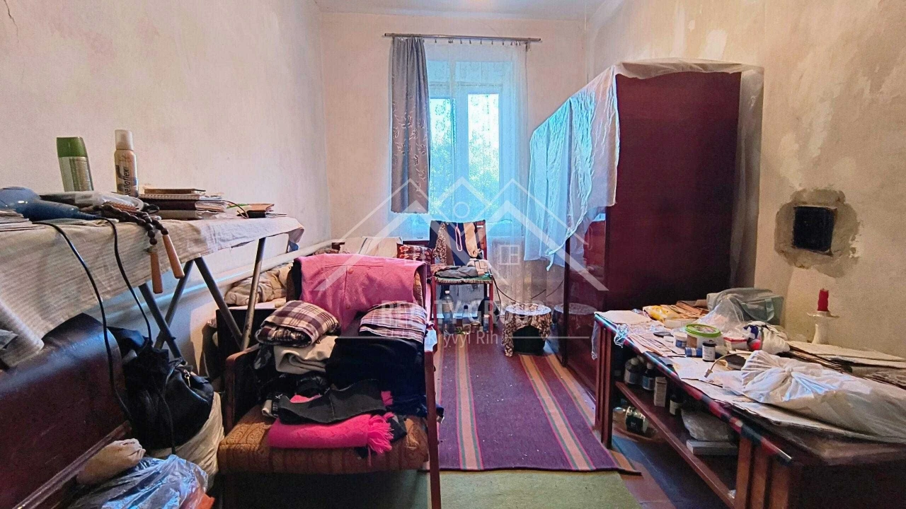 FOR SALE House at 10 Paravozna Street