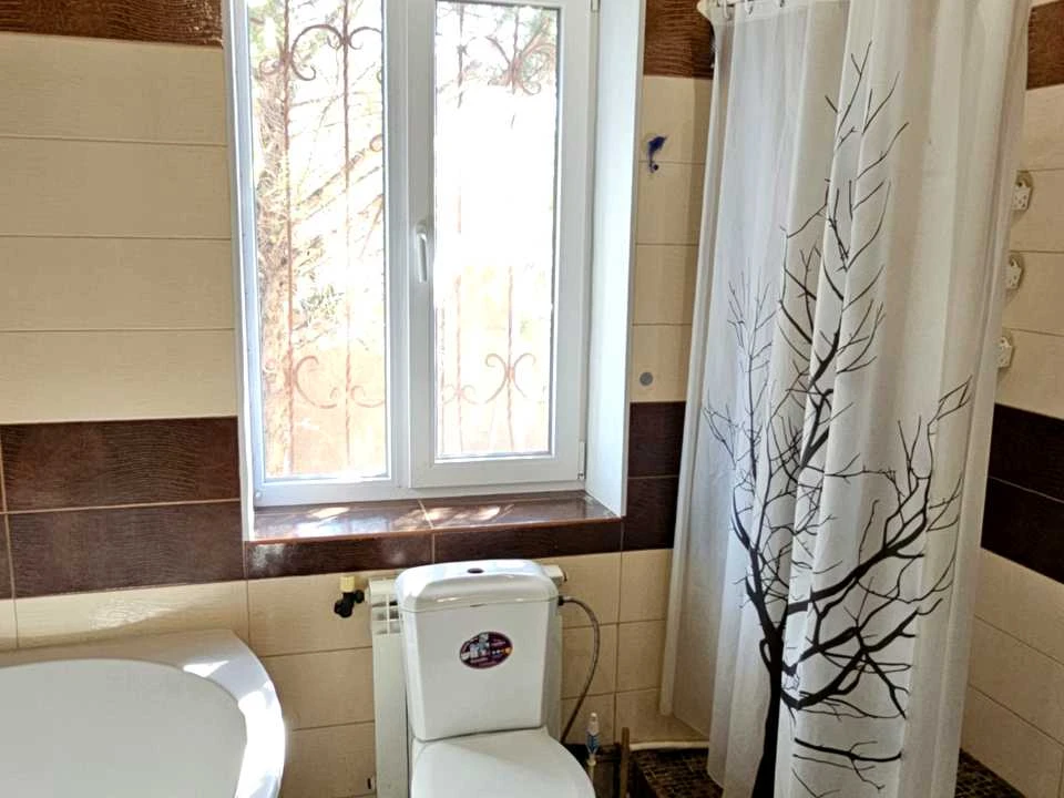 House. Kryvyi Rih, Lokomotivna St. (Komarnna)