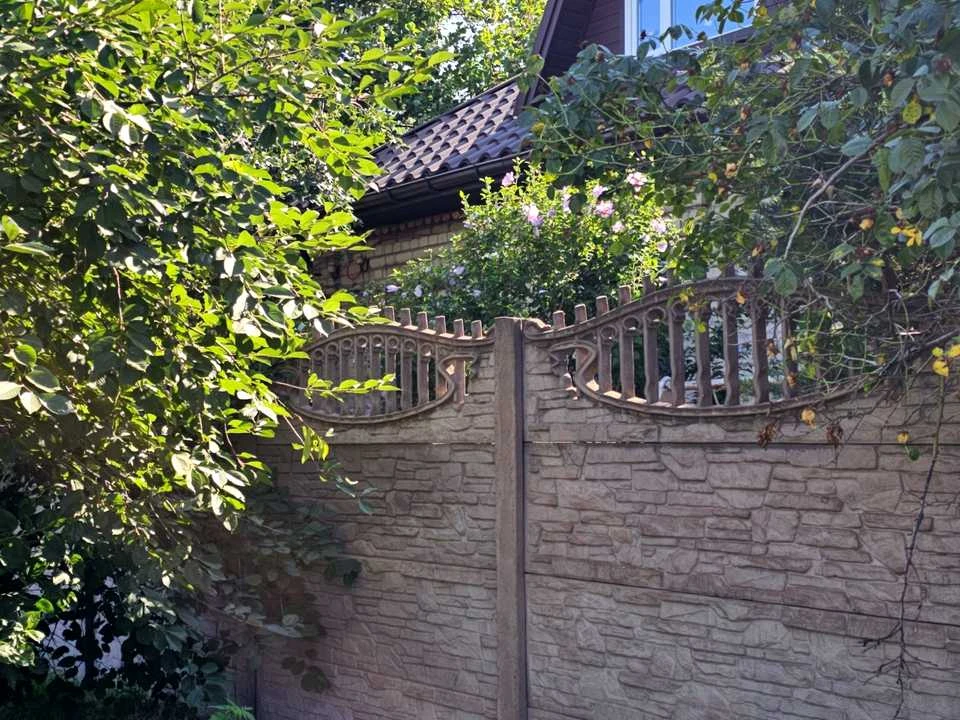 House. Kryvyi Rih, Lokomotivna St. (Komarnna)