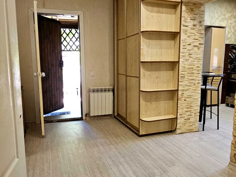 House. Kryvyi Rih, Lokomotivna St. (Komarnna)