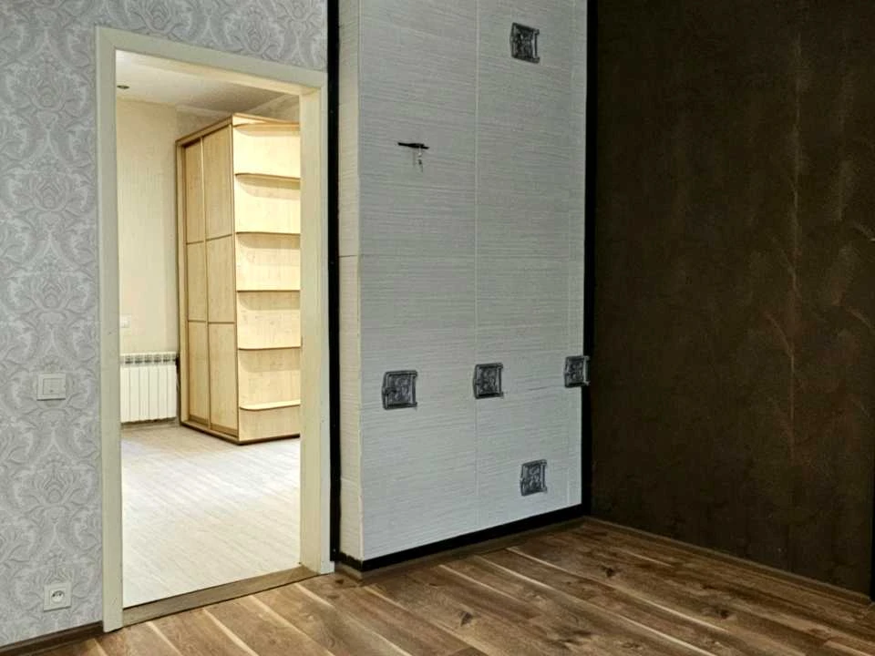 House. Kryvyi Rih, Lokomotivna St. (Komarnna)