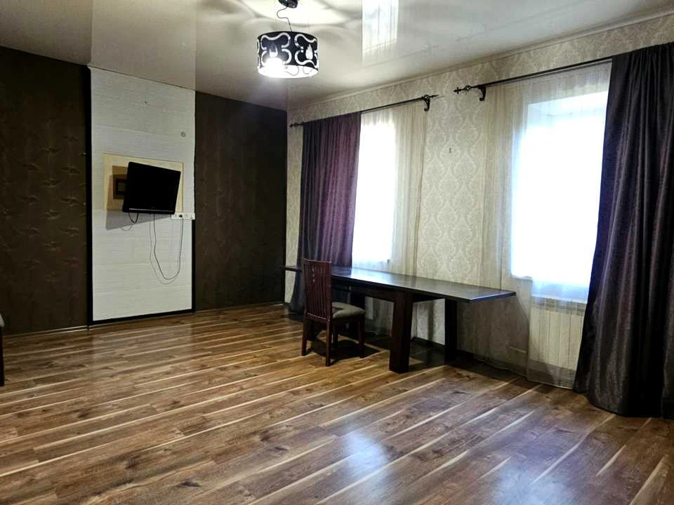 House. Kryvyi Rih, Lokomotivna St. (Komarnna)