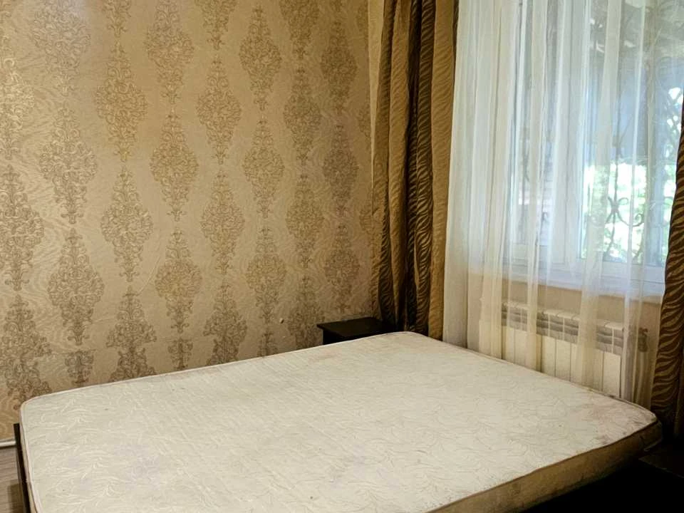 House. Kryvyi Rih, Lokomotivna St. (Komarnna)