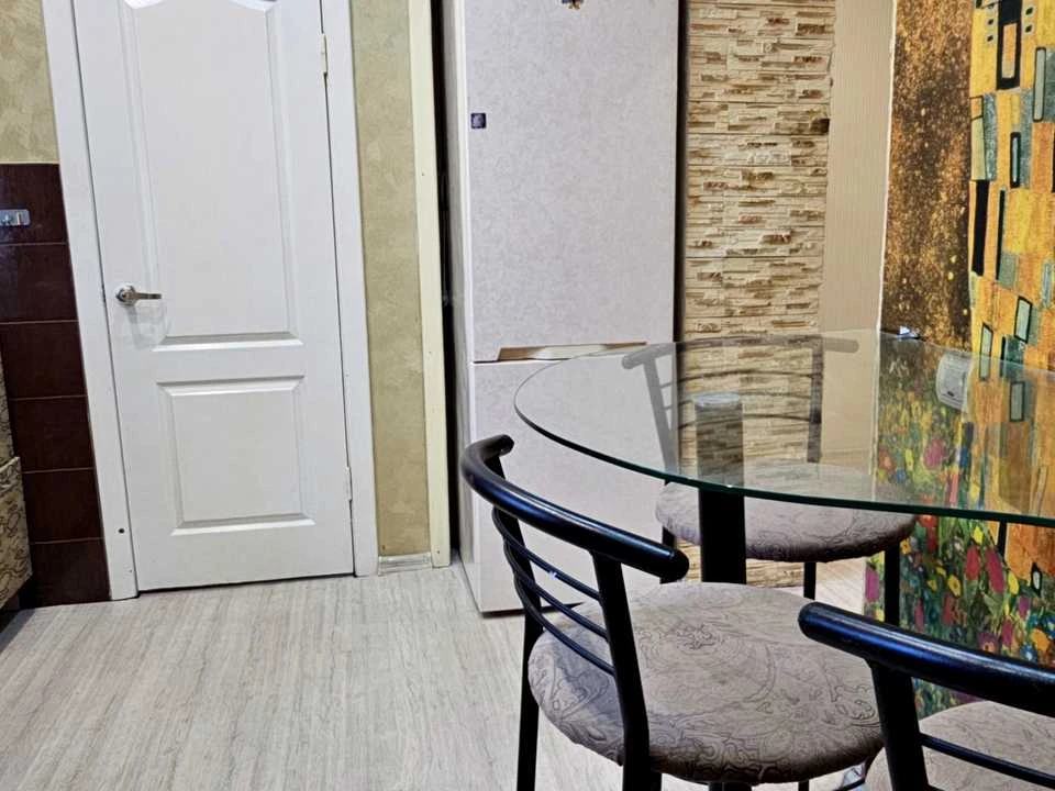 House. Kryvyi Rih, Lokomotivna St. (Komarnna)