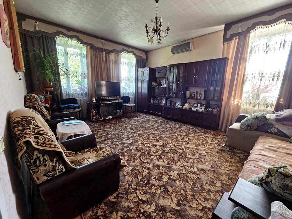 House. Kryvyi Rih, Lokomotivna Street (Komunarna)