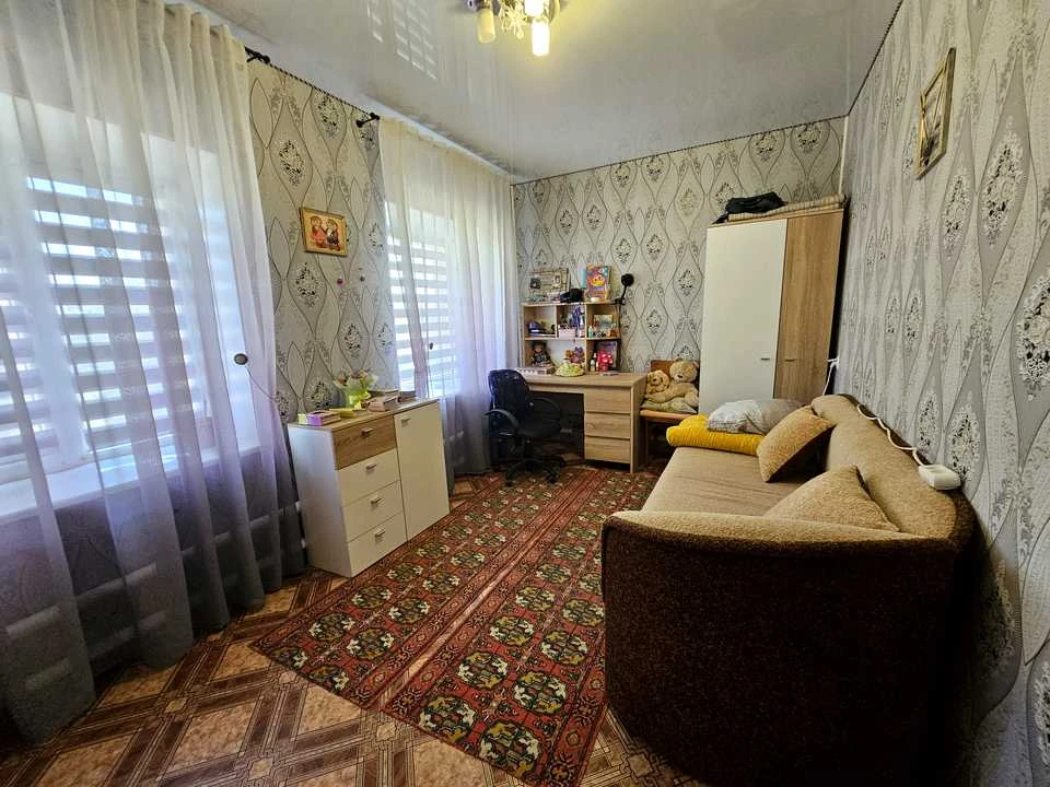 House. Kryvyi Rih, Lokomotivna Street (Komunarna)
