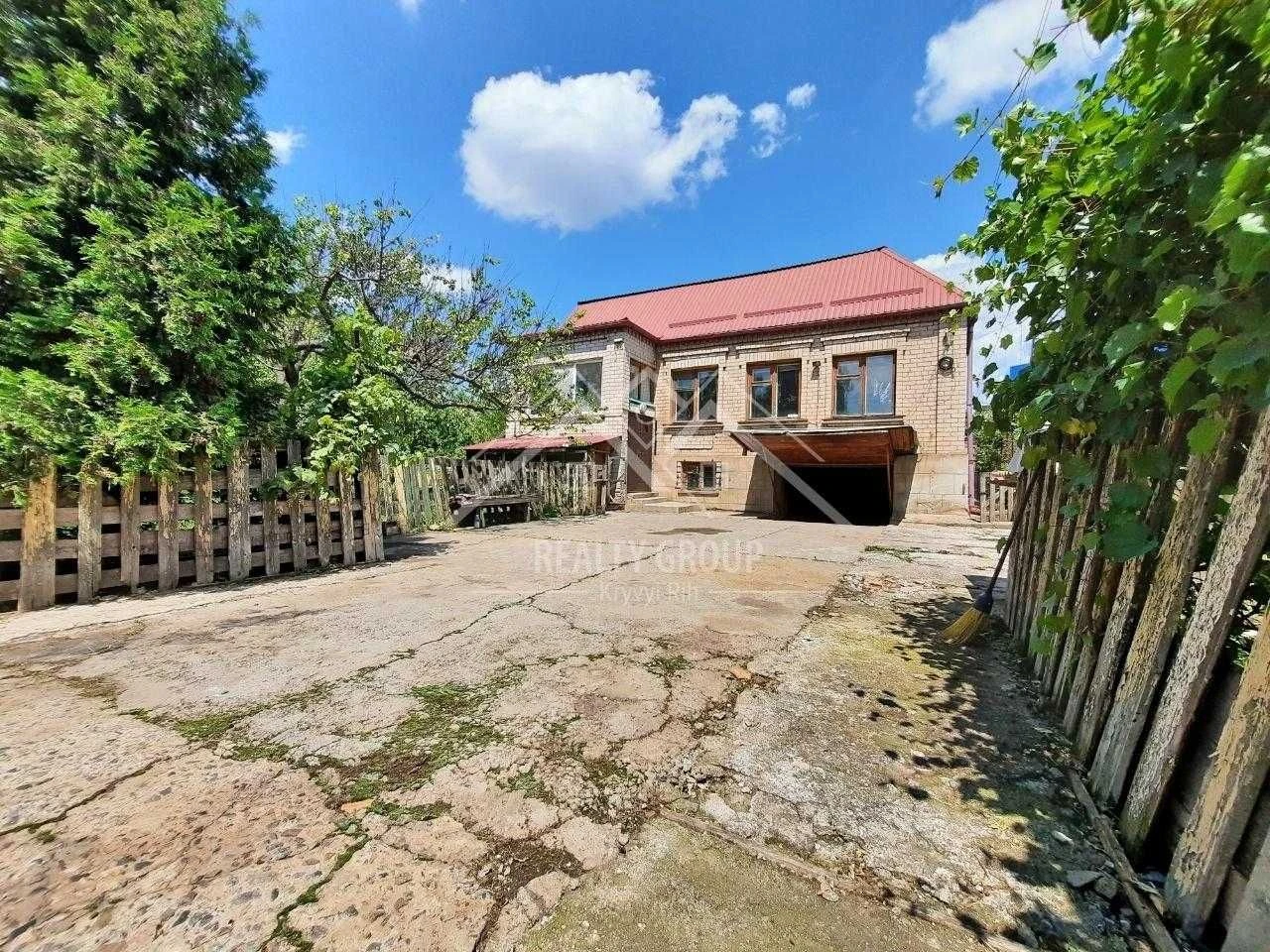 Продаж просторого 2-поверхового будинку з мансардою  ( р-н Д