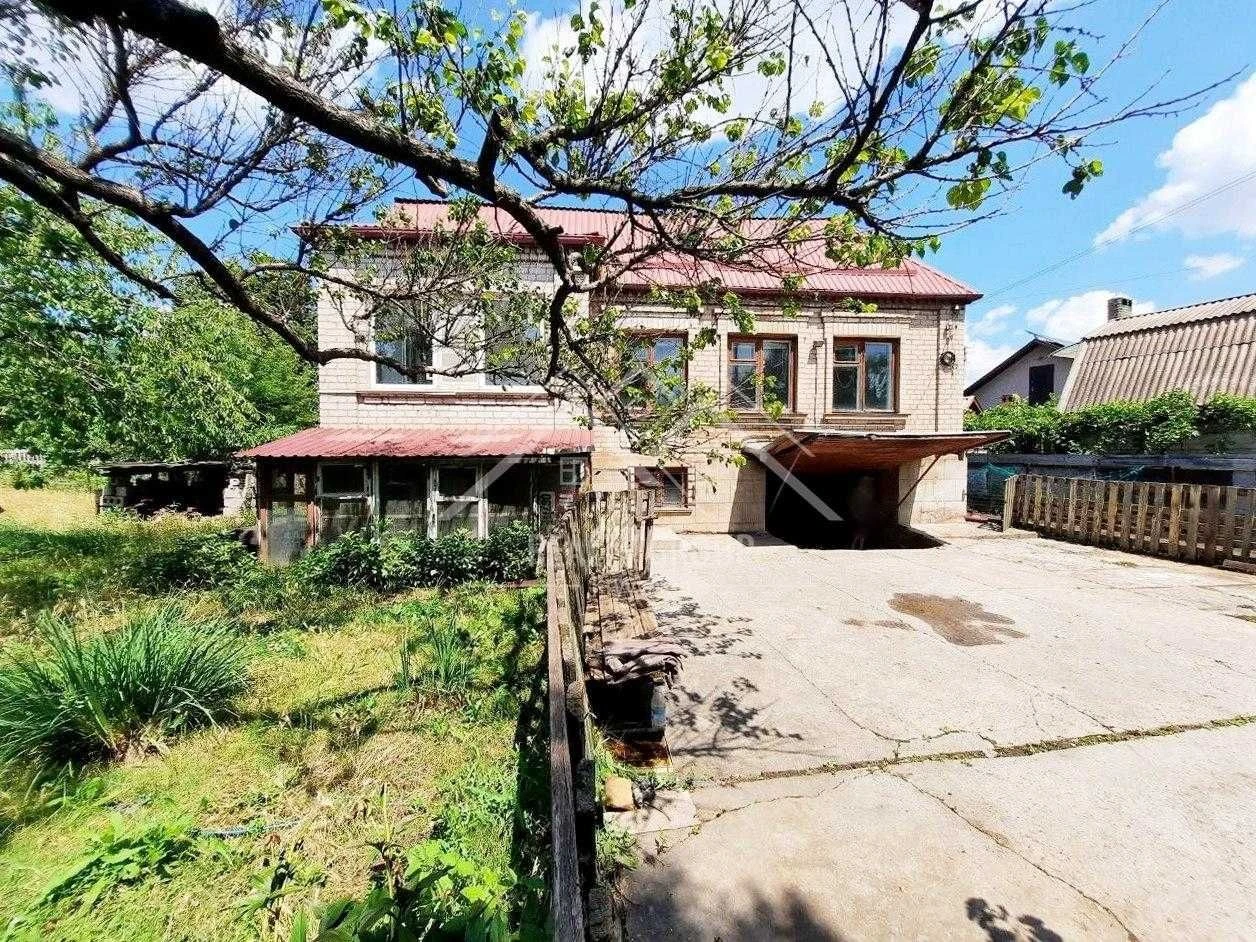 Продаж просторого 2-поверхового будинку з мансардою  ( р-н Д