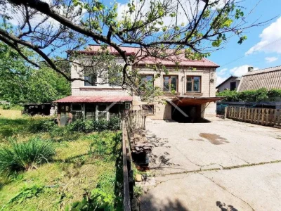 Продаж просторого 2-поверхового будинку з мансардою  ( р-н Д