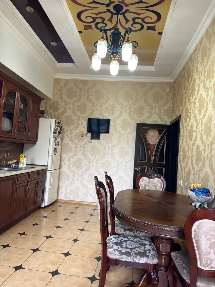 Продається будинок в Центрально- міському районі .