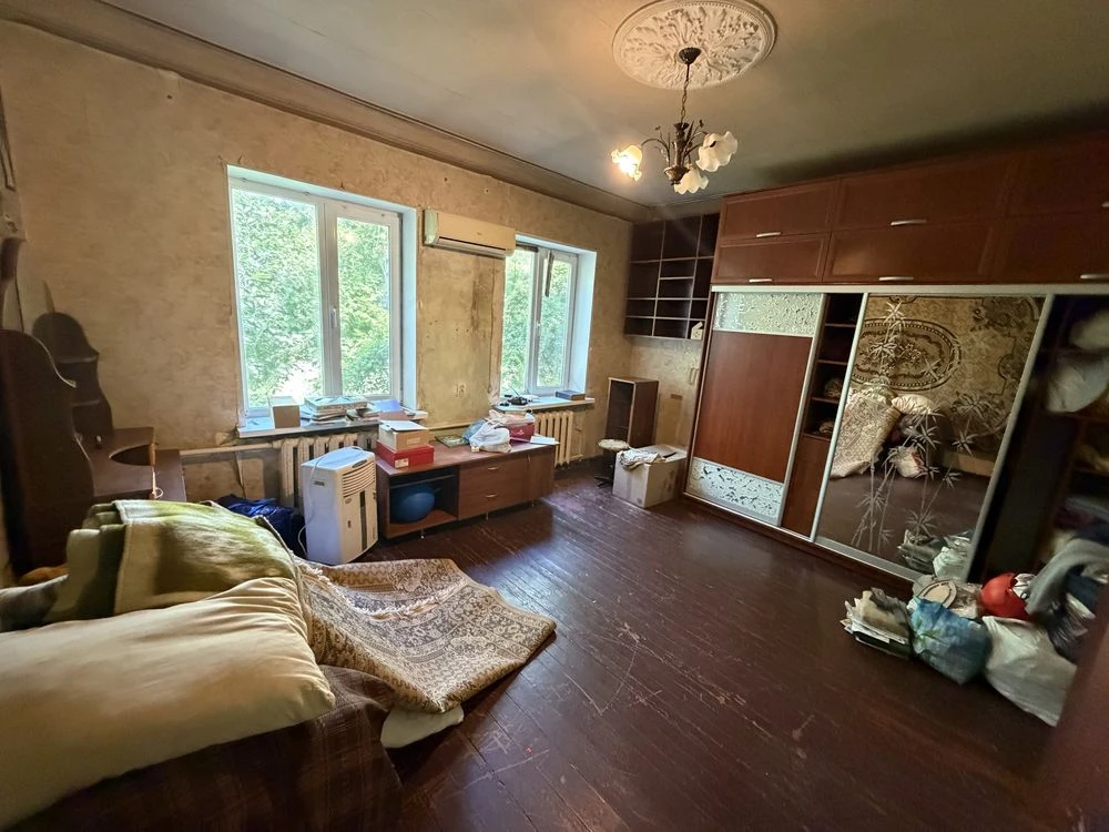 House for sale in the Central-City area.