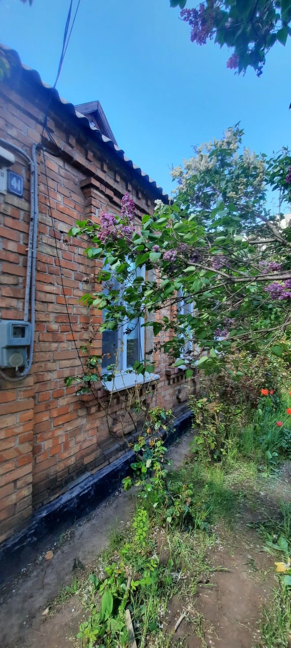 Будинок з ділянкою