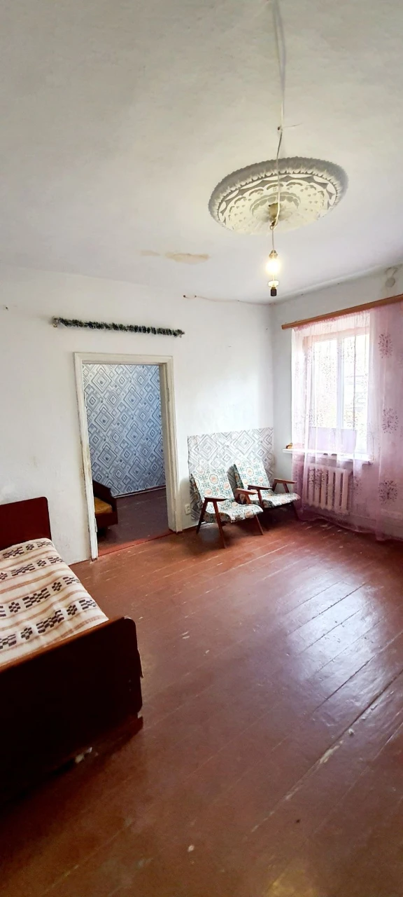 Будинок з ділянкою