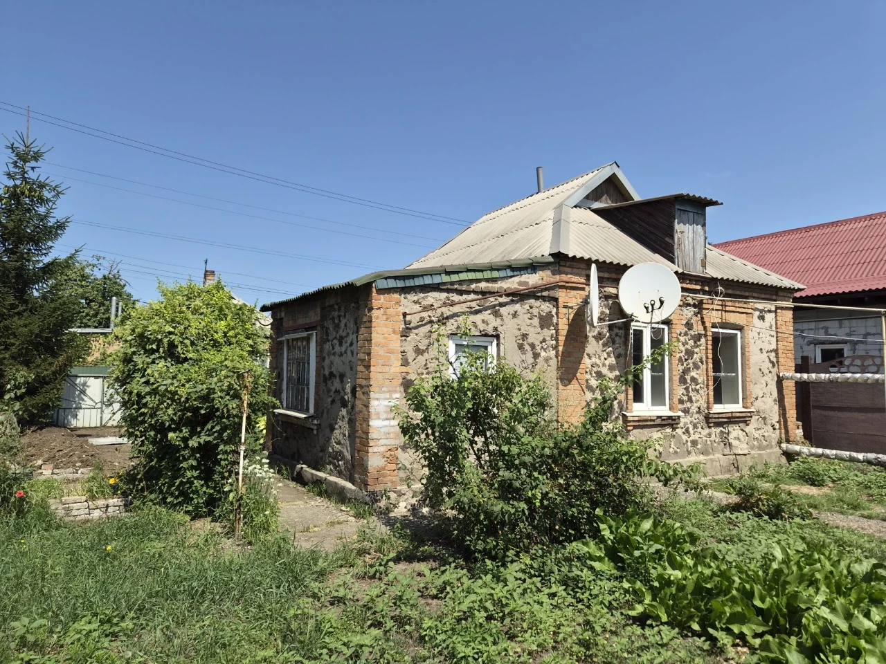 Продаж будинку. Ластівка. Вулиця Баха. Початок вулиці.