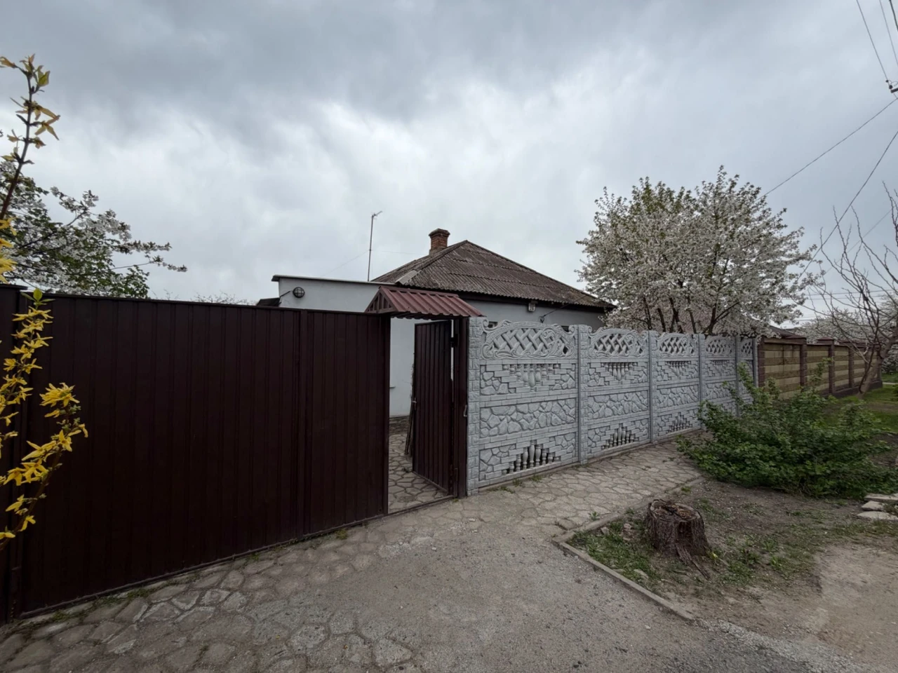 For Sale House, Dzerzhinka district, Strela settlement, Metallurgists district.