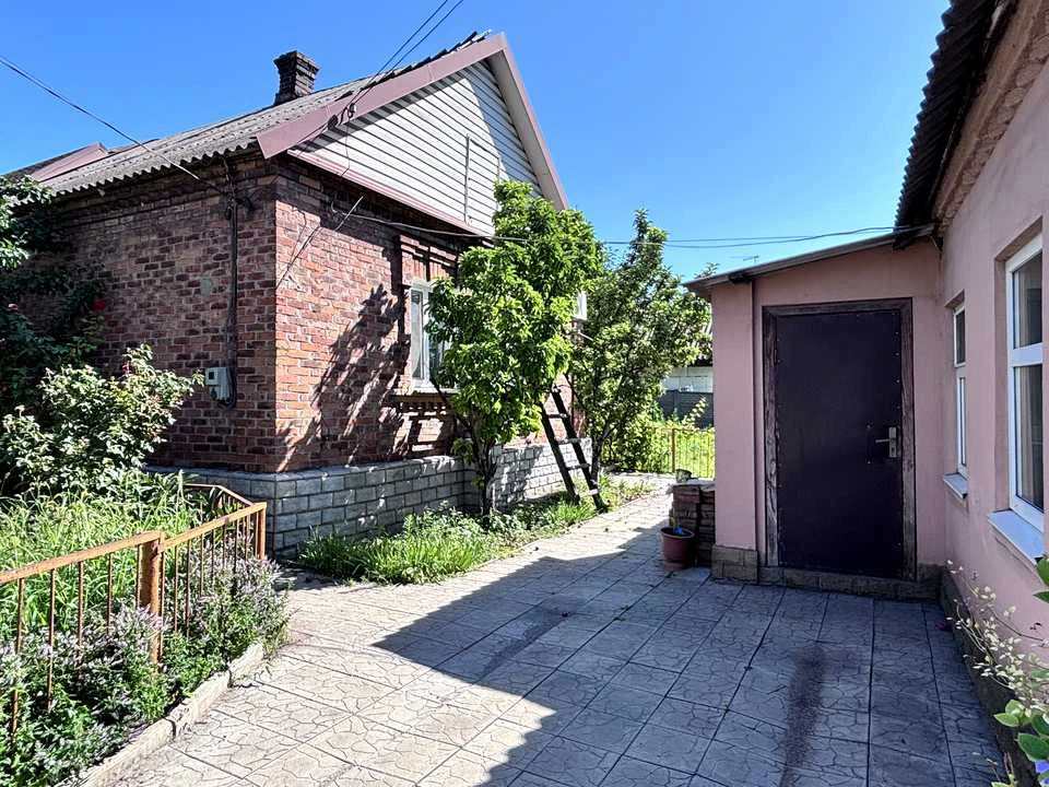 House. Kryvyi Rih, Olesya Honchar Street (Novgorod Street)