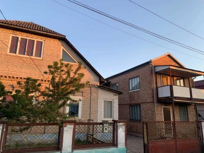 Sale of House on Anderson Street, Lastivka District, Shoe Factory