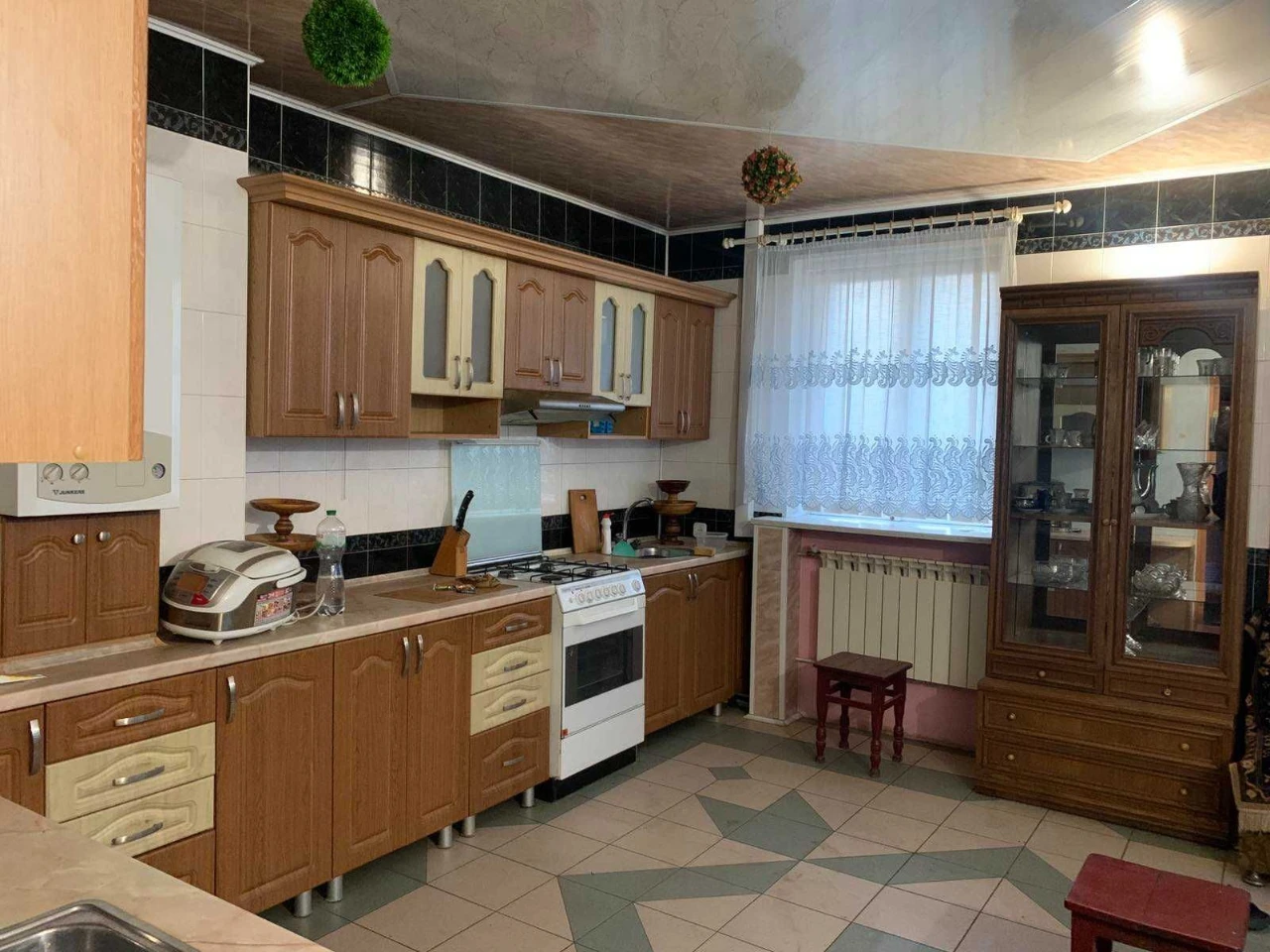 Sale of House on Anderson Street, Lastivka District, Shoe Factory