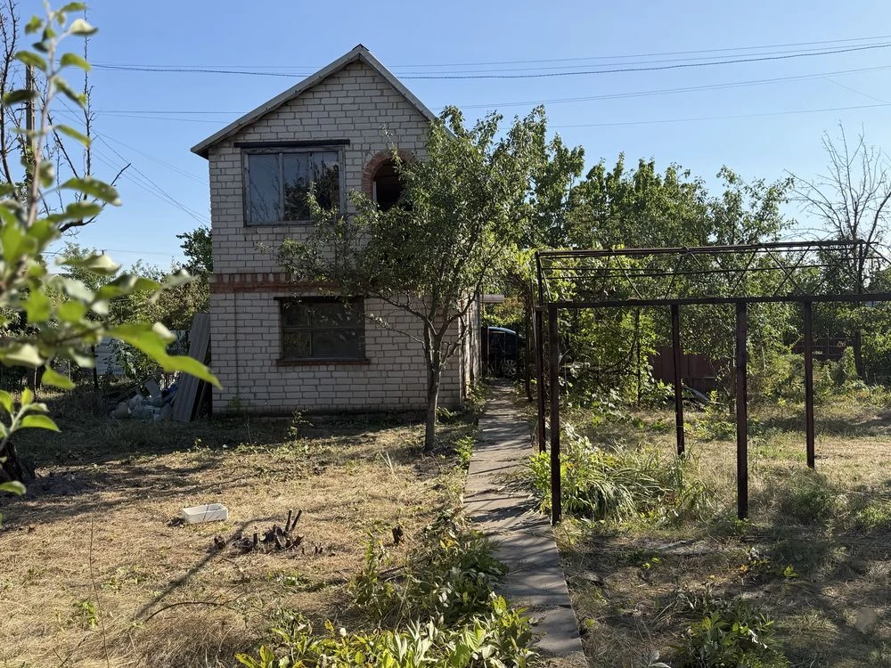 Продається дача на Карачунах .