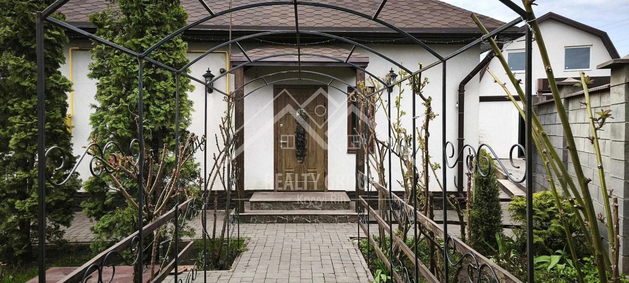 Продаж сучасного будинку з великою земельною ділянкою, МОПР