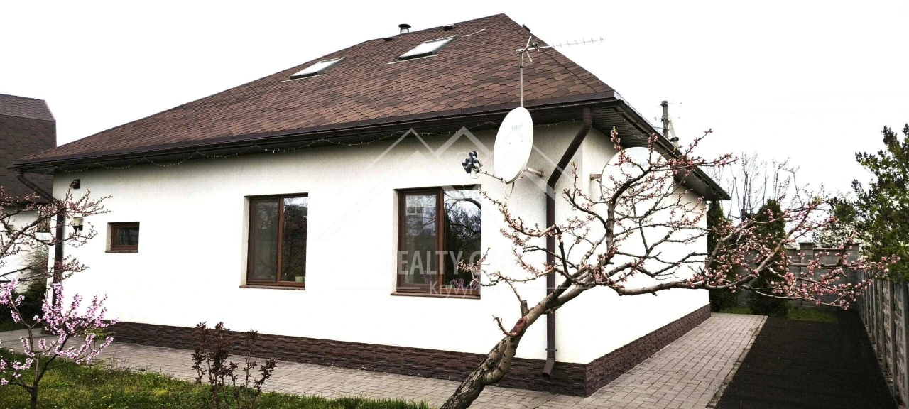 Продаж сучасного будинку з великою земельною ділянкою, МОПР