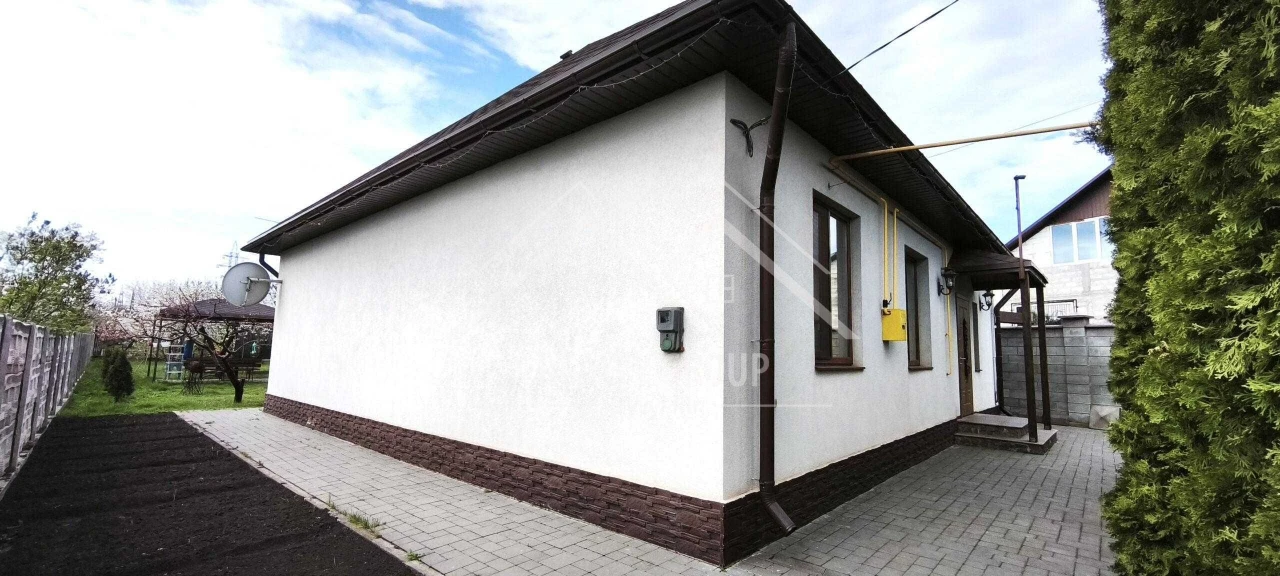 Продаж сучасного будинку з великою земельною ділянкою, МОПР