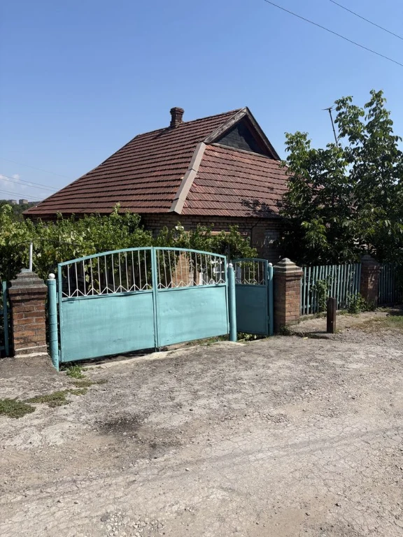 4-bedroom House for Sale in the Metallurg District