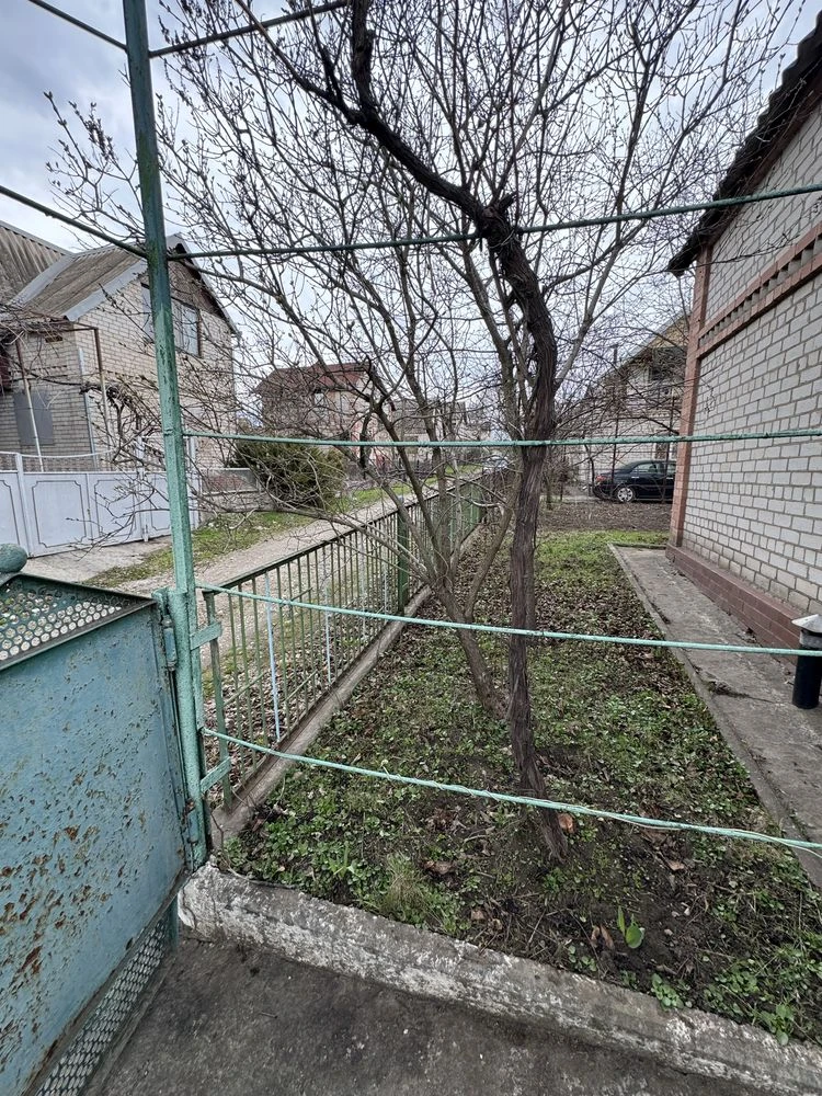 Продается двухэтажный дачный дом возле Марьяновки.