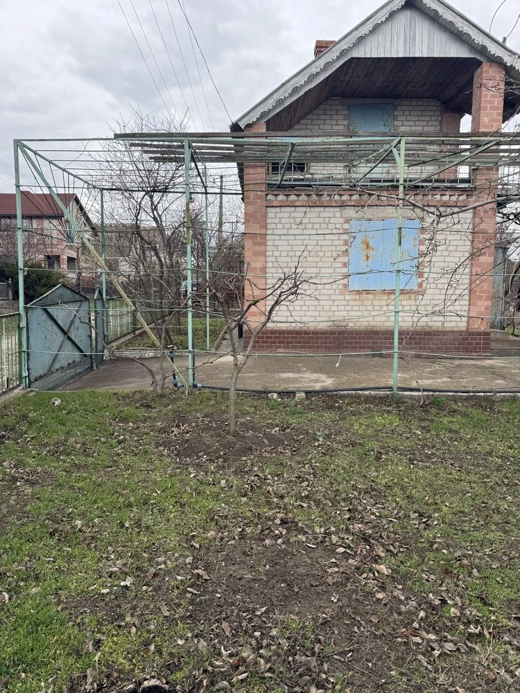 Продается двухэтажный дачный дом возле Марьяновки.