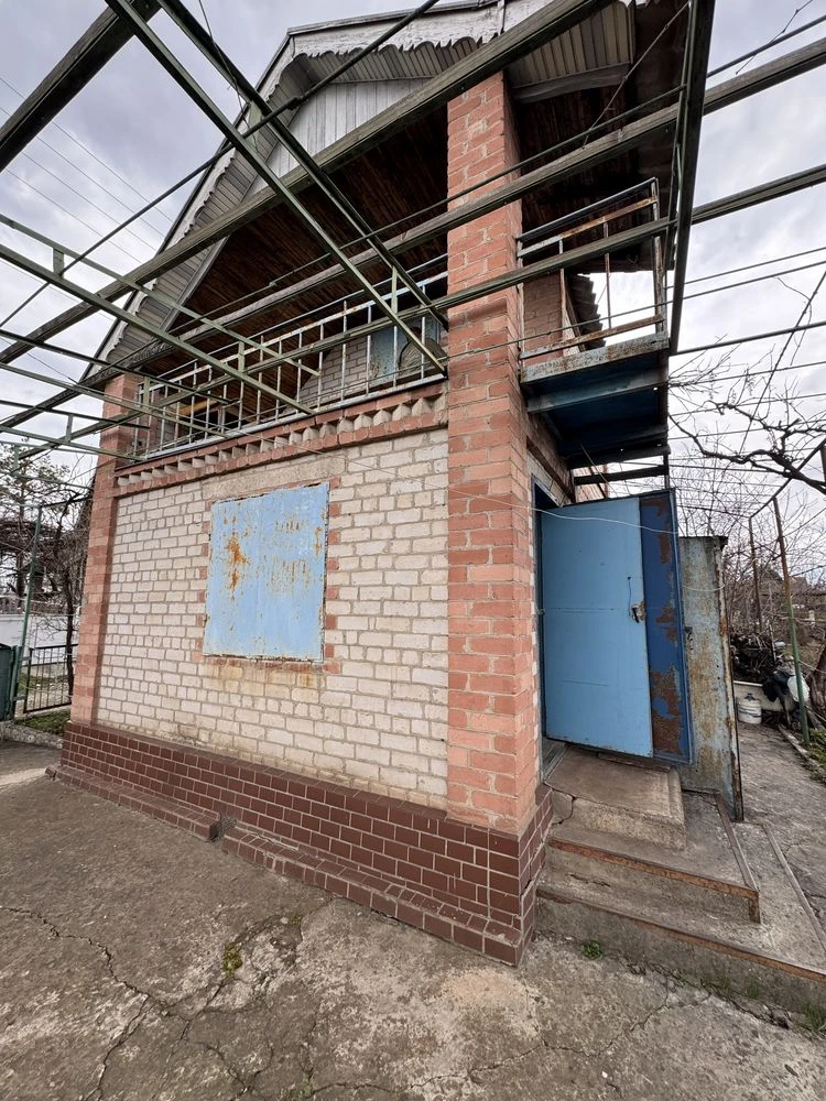 Продается двухэтажный дачный дом возле Марьяновки.