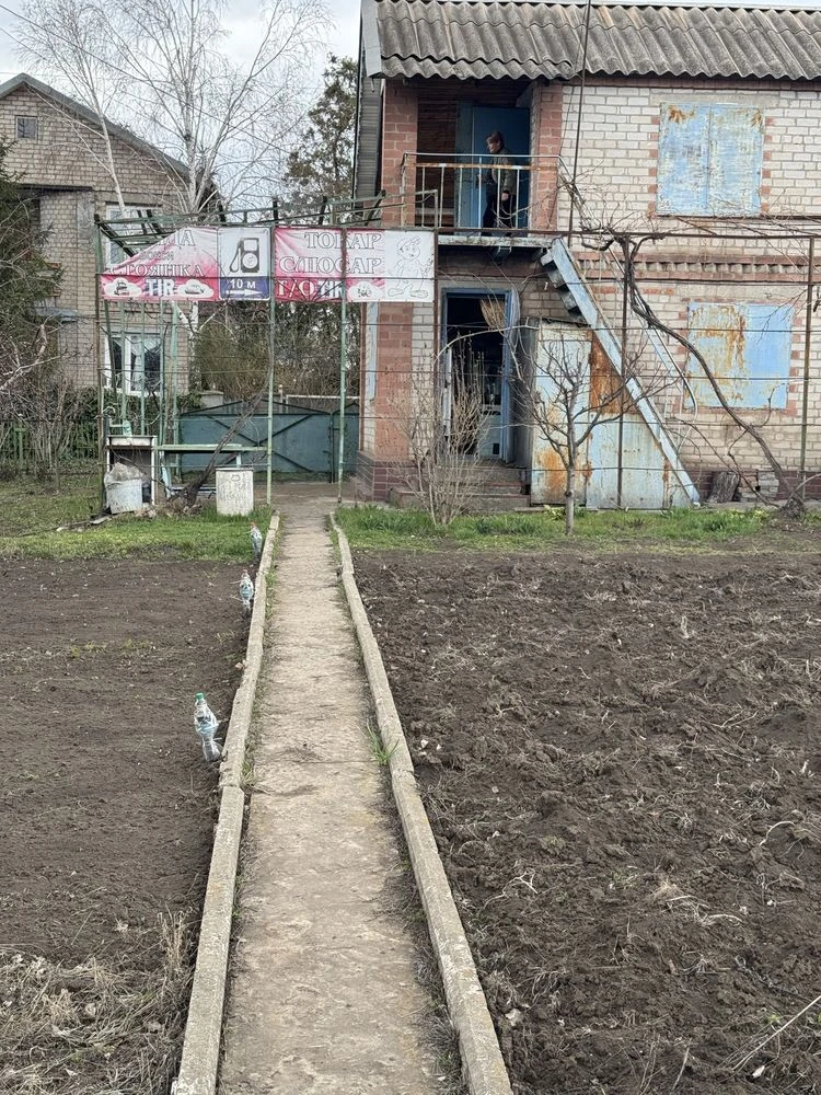 Продается двухэтажный дачный дом возле Марьяновки.
