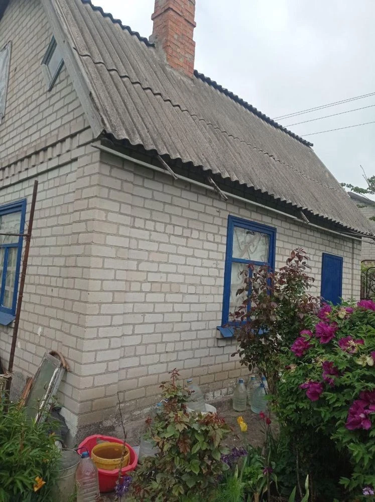 Продам дачну ділянку з будинком