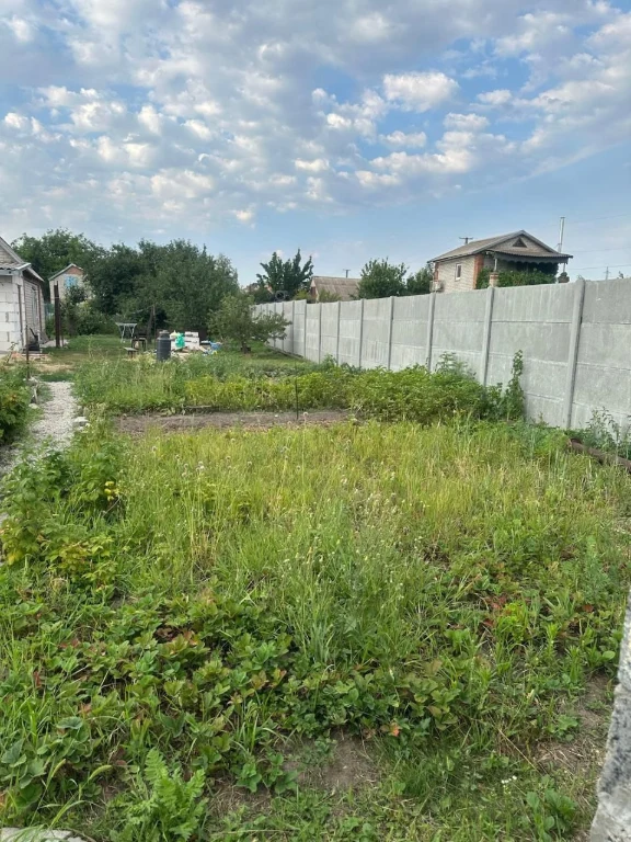 House near the river on Mykolaiv Avenue