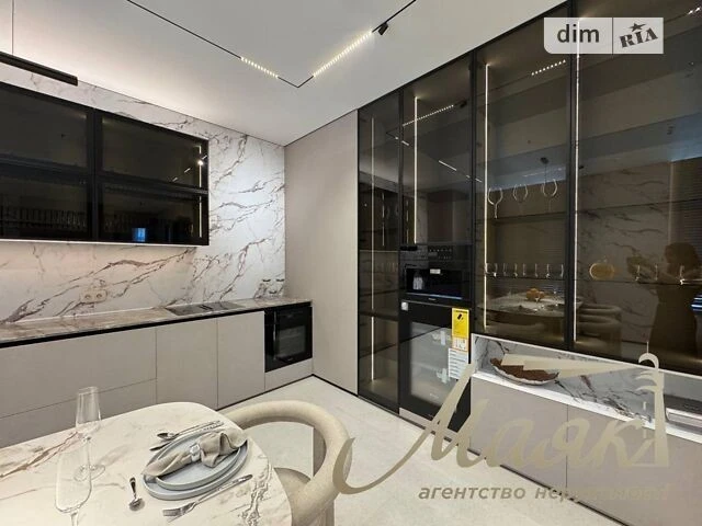Sale of 1-room apartment 103.2 sq. m. on Andriy Verkhoglyada St. 17B