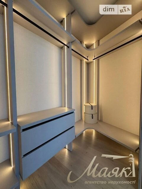 Sale of 1-room apartment 103.2 sq. m. on Andriy Verkhoglyada St. 17B