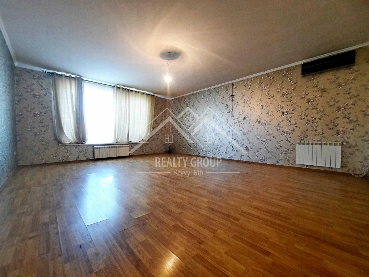 Продаж сучасного двоповерхового будинку на Ластівці