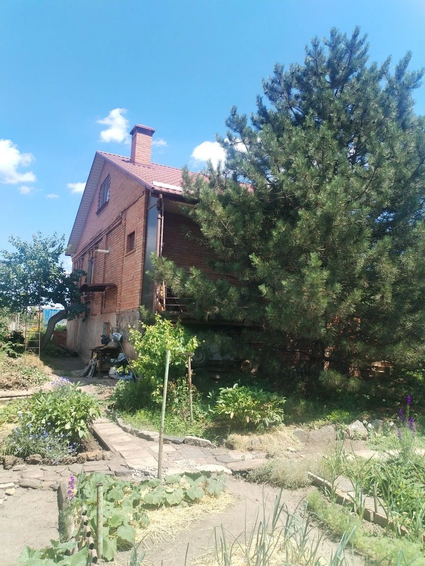 For sale house on Poshtovy Street (near the Bolero car dealership)