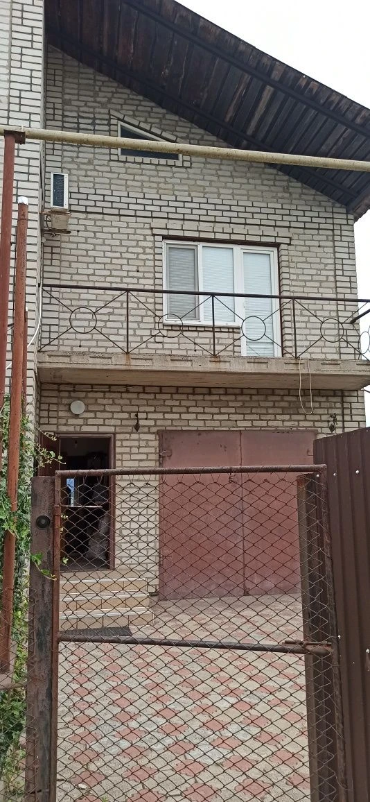 Продам великий 2-х поверховий,сучасний будинок в житловому м