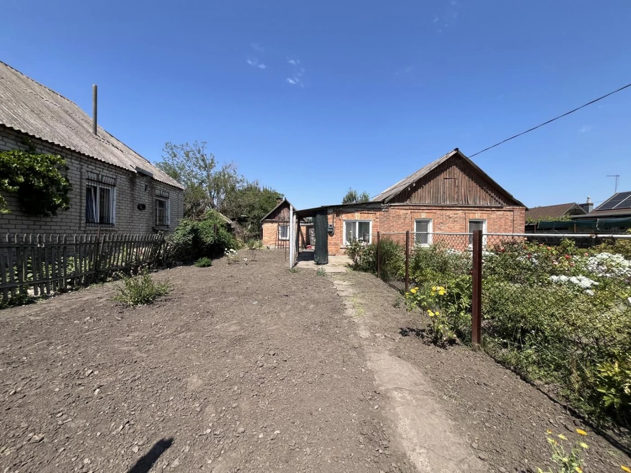 Three-room Cottage, Rozvyłka, Railway Station