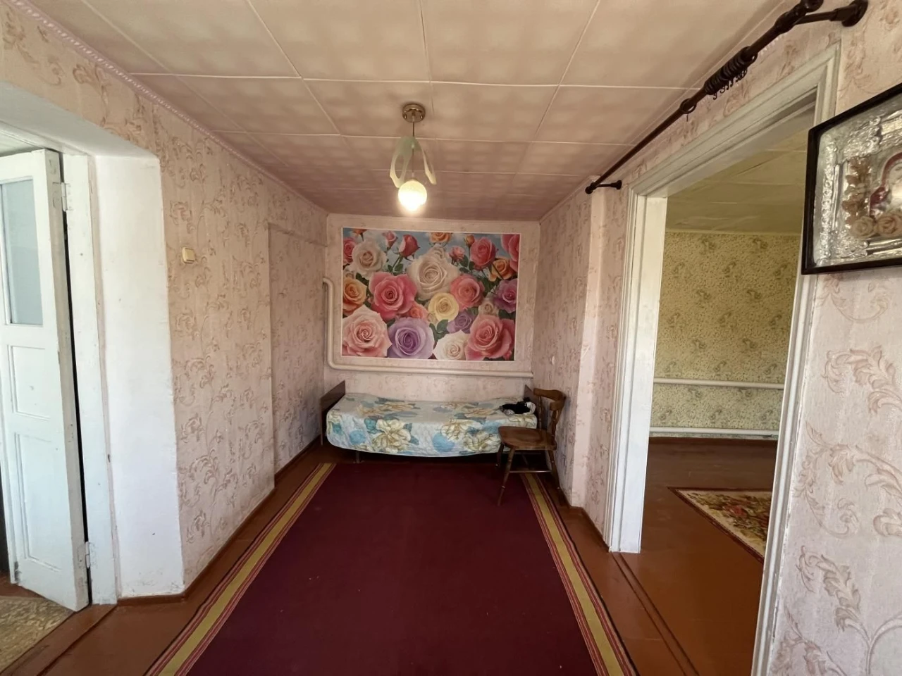 Three-room Cottage, Rozvyłka, Railway Station