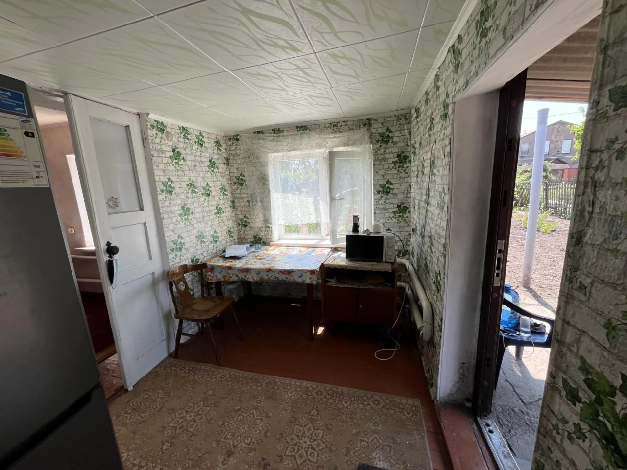 Three-room Cottage, Rozvyłka, Railway Station