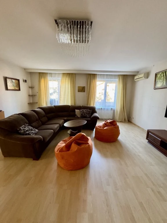 Продаж шикарного будинку, площа 319 м.кв, з ремонтом та техн